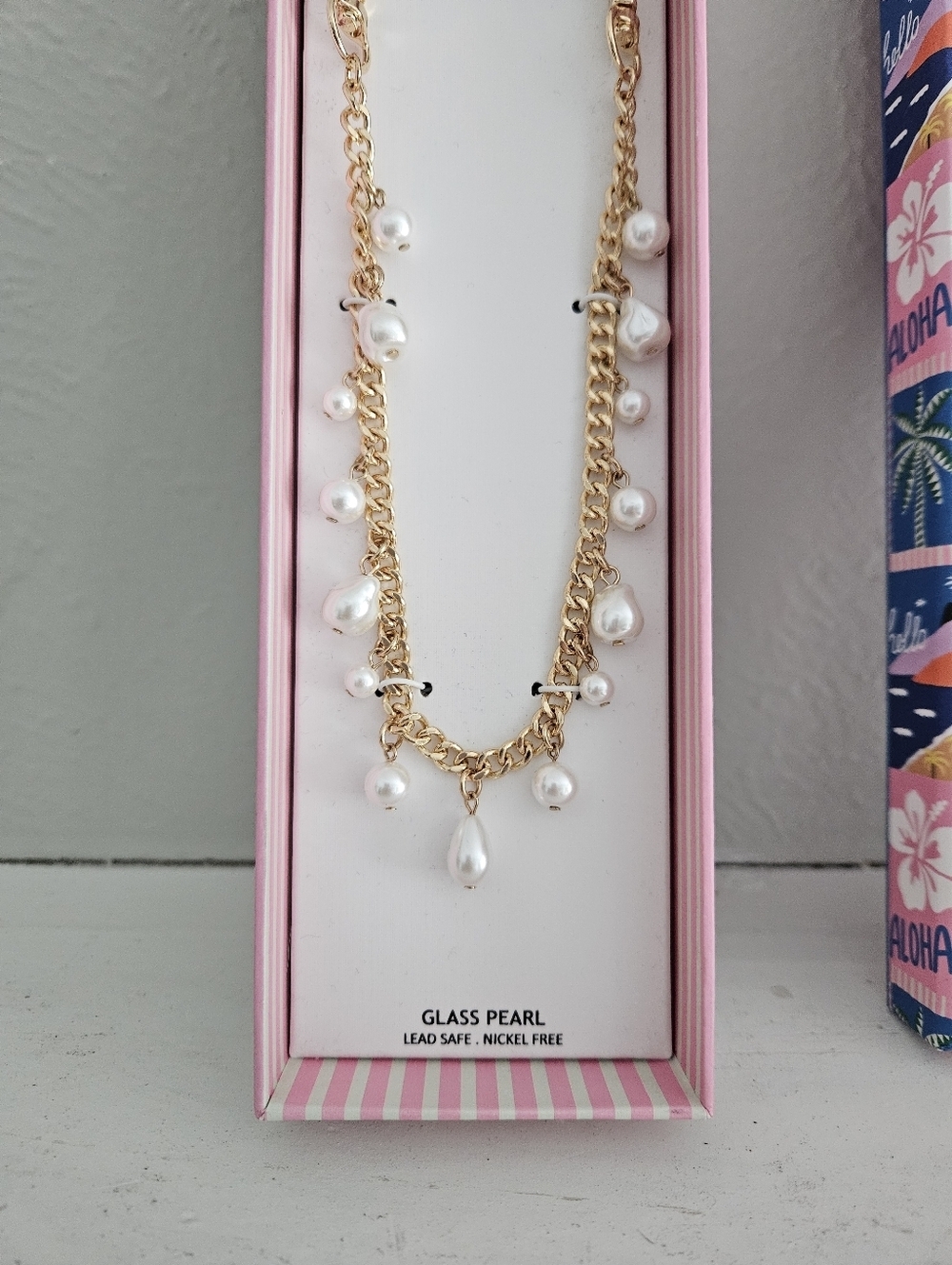 NWT House Of Harlow 1960 Gold Chain With Glass Pearl Universal Phone Wristlet - Picture 3 of 7